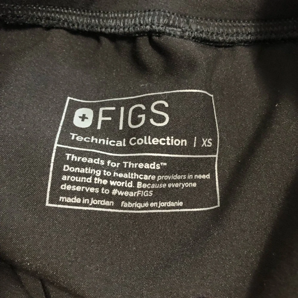 FIGS Kade Cargo Scrub Pants in Black - Picture 6 of 6